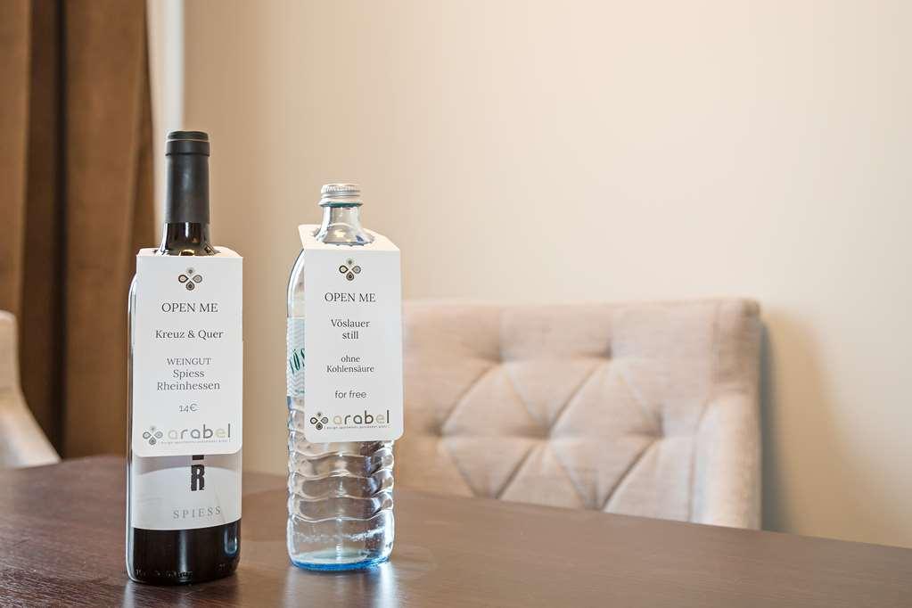 Arabel Design Apartments Berlin Rum bild A bottle of wine and a bottle of water