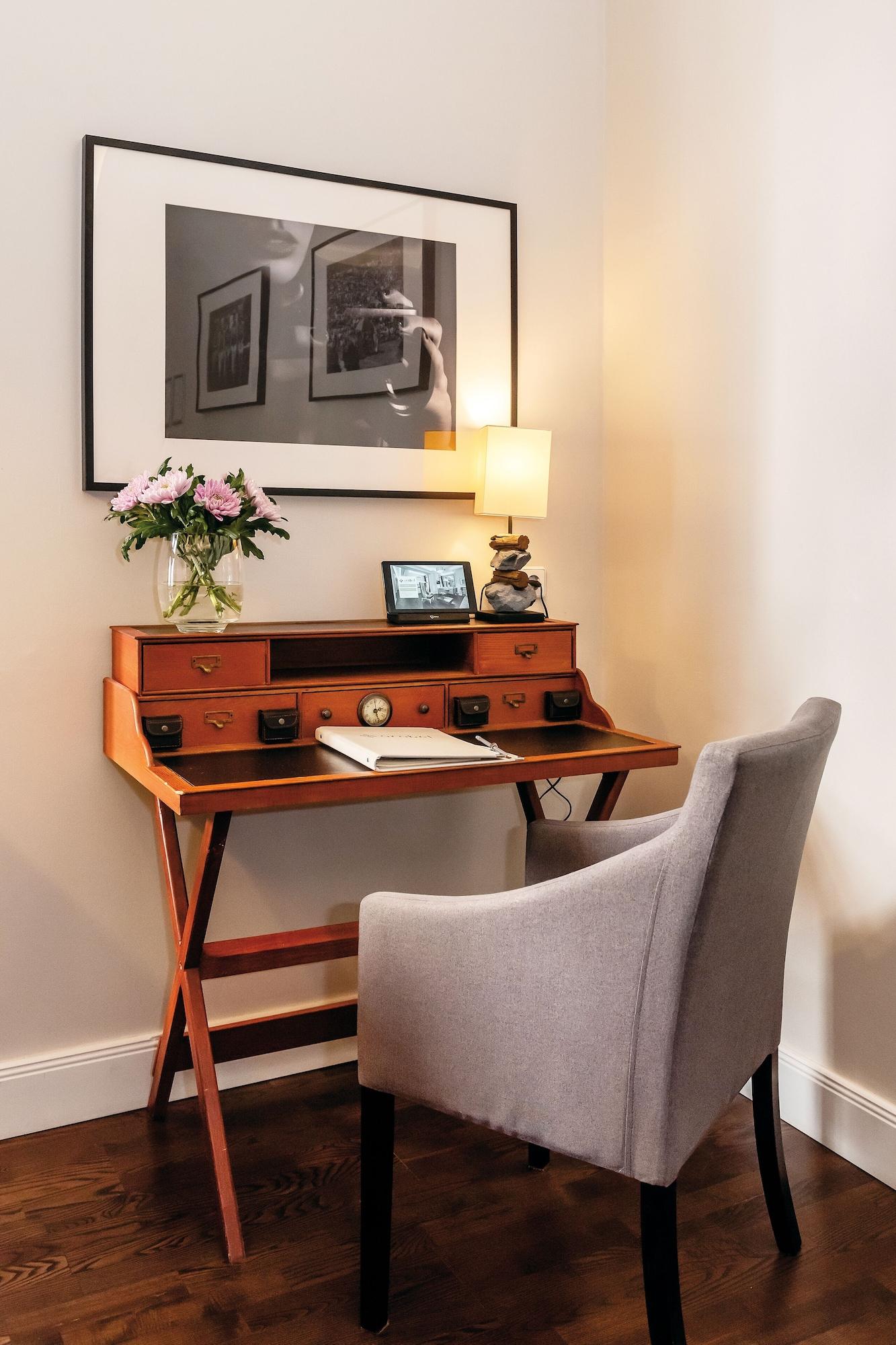 Arabel Design Apartments Berlin Exteriör bild A modern secretary desk