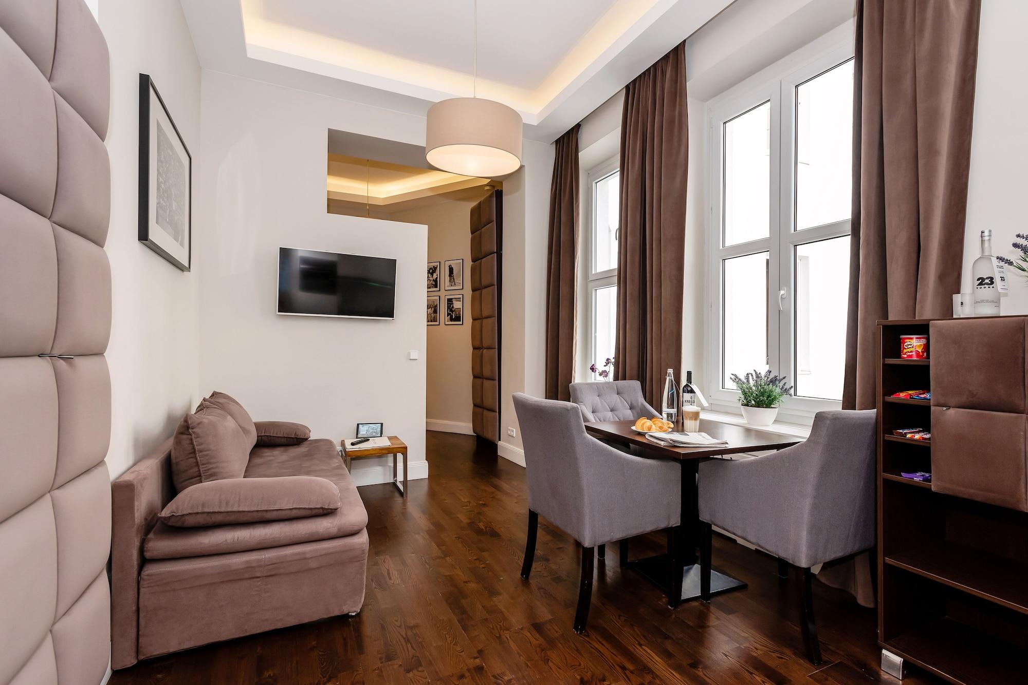 Arabel Design Apartments Berlin Exteriör bild A living room with a sofa and a dining table